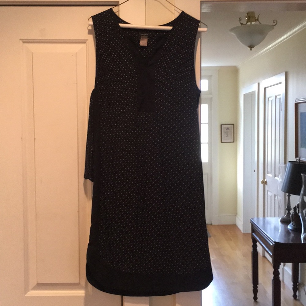Sleeveless V-neck knit dress